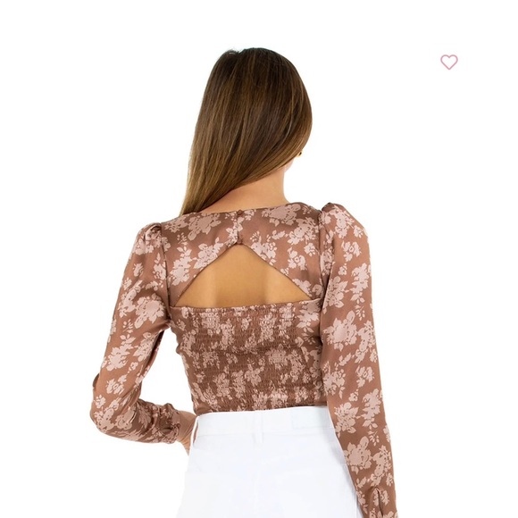 ASTR THE LABEL FLORAL LONG SLEEVE BACK CUTOUT TOP - Picture 2 of 5